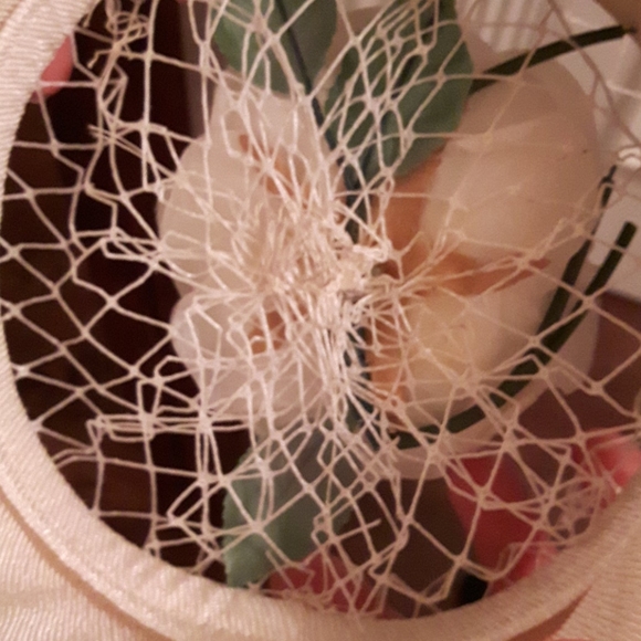 🛍️NWOT Headpiece with veil and rose - Picture 4 of 5